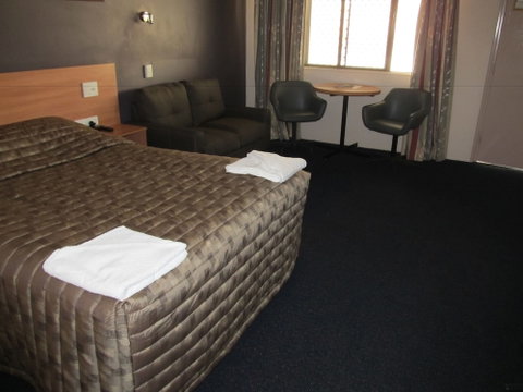 Sun Palms Motel - Accommodation Gladstone 1