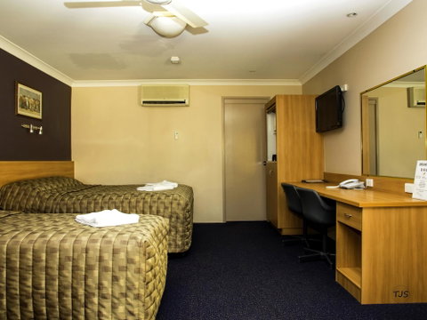 Sun Palms Motel - Accommodation Gladstone 0