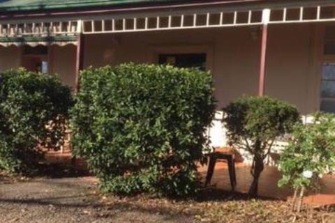 Catania Cottage & Farmhouse - Accommodation Gladstone 2
