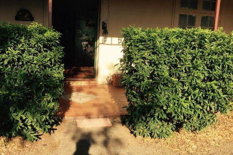 Catania Cottage & Farmhouse - Accommodation Gladstone 6