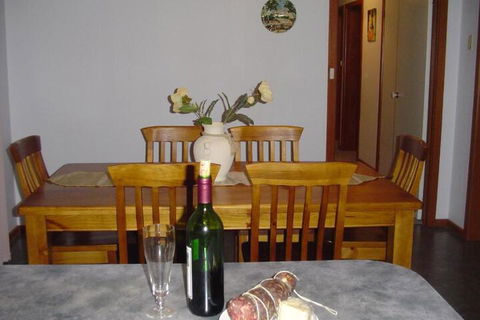 Catania Cottage & Farmhouse - Accommodation Gladstone 5