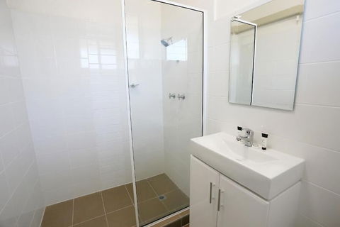 Q Express - Accommodation Gladstone 5