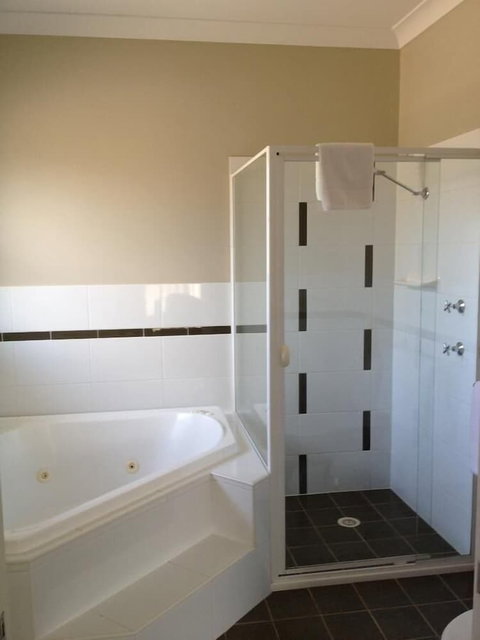 The Grange On Hermitage - Accommodation Gladstone 6