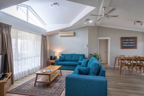 The Grange On Hermitage - Accommodation Gladstone 5