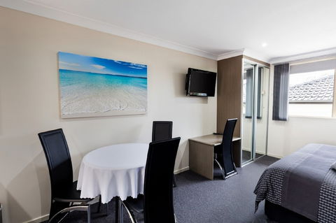 Dolphin Shores - Accommodation Gladstone 4