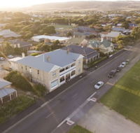 Port Elliot Beach House YHA Hostel - Accommodation Gladstone