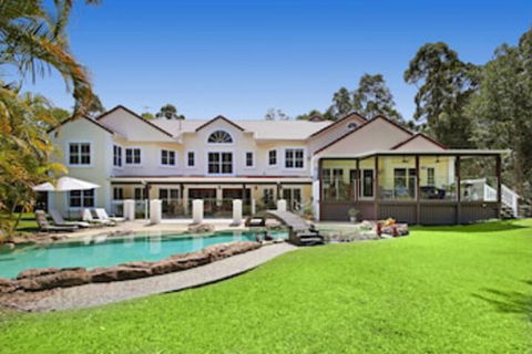 Kingfishers Manor - Accommodation Gladstone 0
