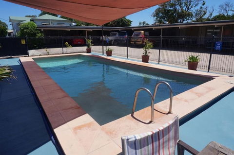 A & A Motel - Accommodation Gladstone 0