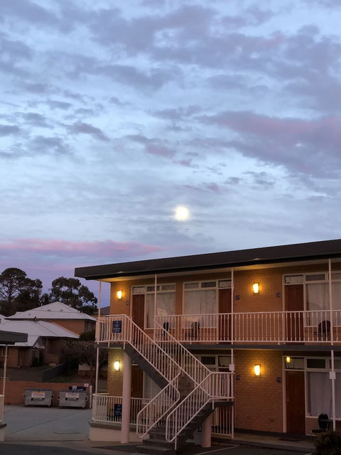 Queanbeyan Motel - Accommodation Gladstone 0