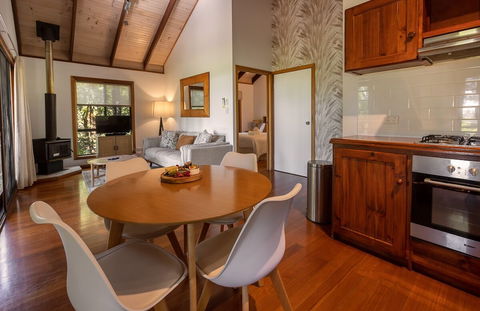 Lake Weyba Cottages - Accommodation Gladstone 5