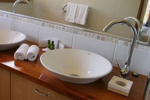Lake Weyba Cottages - Accommodation Gladstone 6