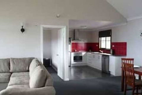 Scarlet Woods Chalets - Accommodation Gladstone 7