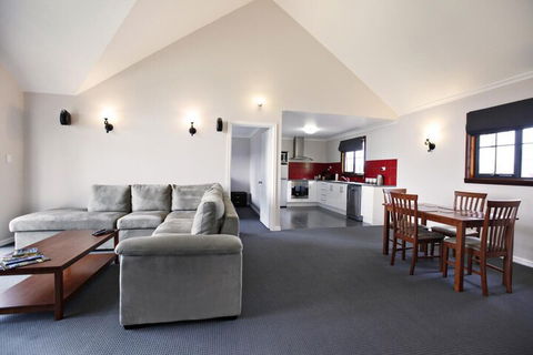 Scarlet Woods Chalets - Accommodation Gladstone 5