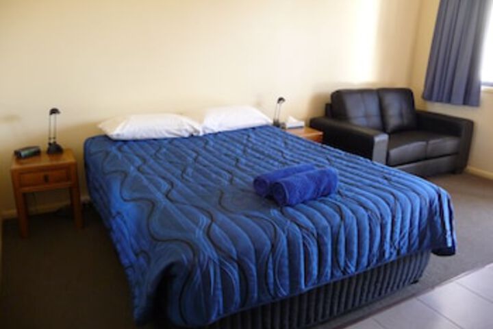 Moura QLD Accommodation Gladstone