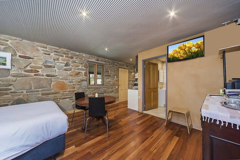 1860 Wine Country Cottages - Accommodation Gladstone 2