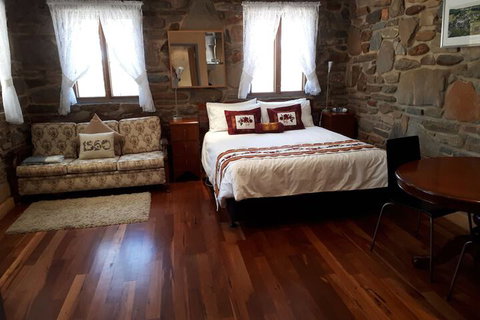 1860 Wine Country Cottages - Accommodation Gladstone 3