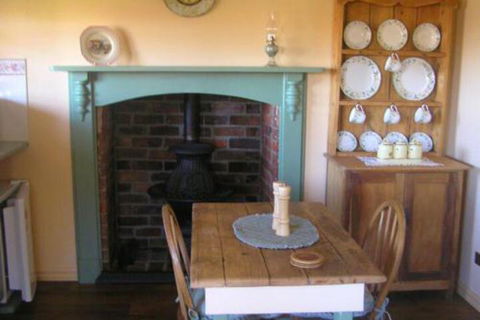 Valleyfield Cottage - Accommodation Gladstone 5