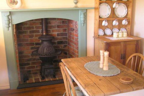 Valleyfield Cottage - Accommodation Gladstone 1