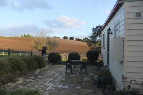 Valleyfield Cottage - Accommodation Gladstone 0