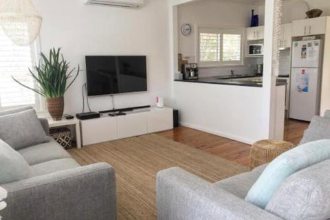 The Seaside Beachhouse Mollymook - Accommodation Gladstone 5
