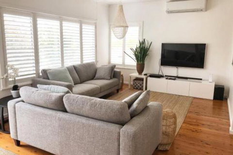 The Seaside Beachhouse Mollymook - Accommodation Gladstone 0