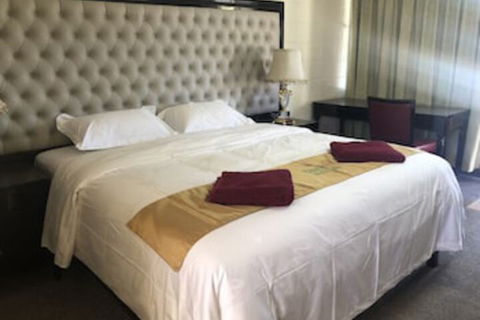 Inland Oasis Motel - Accommodation Gladstone 0