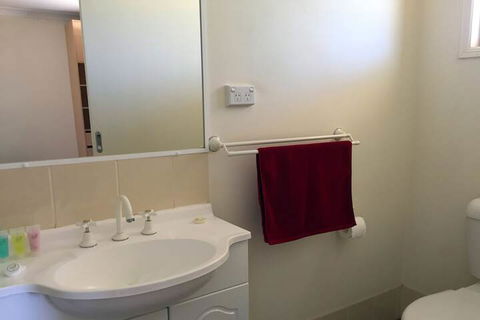 Inland Oasis Motel - Accommodation Gladstone 7