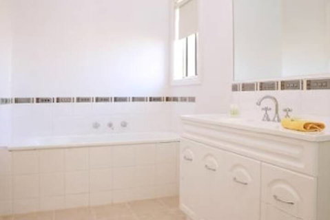 Melton Motor Inn & Apartments - Accommodation Gladstone 2