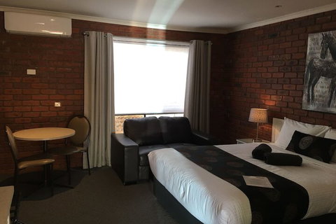 Melton Motor Inn & Apartments - Accommodation Gladstone 4