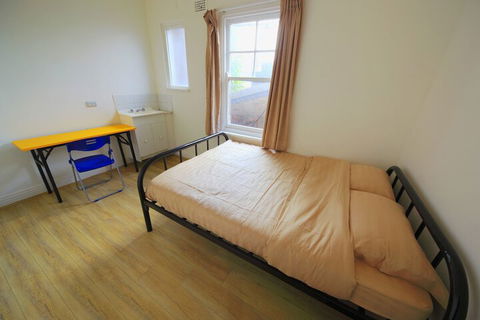 Sydney Star Backpackers - Accommodation Gladstone 7