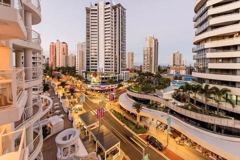 Broadbeach Holiday Apartments - Accommodation Gladstone 1