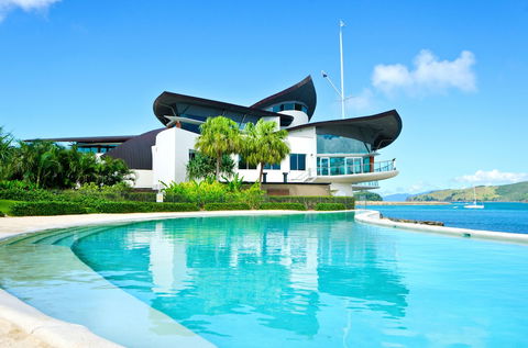 Yacht Club Villas - Accommodation Gladstone 2