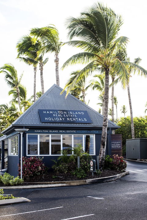 Yacht Club Villas - Accommodation Gladstone 0
