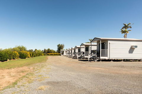 Hotel Settlers - Accommodation Gladstone 1