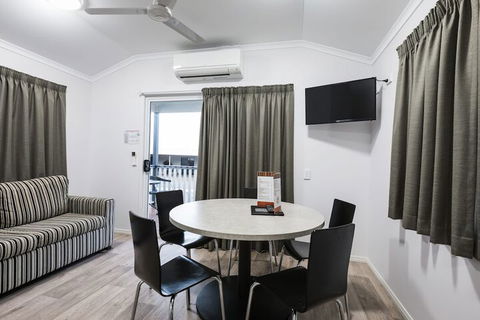 Hotel Settlers - Accommodation Gladstone 6
