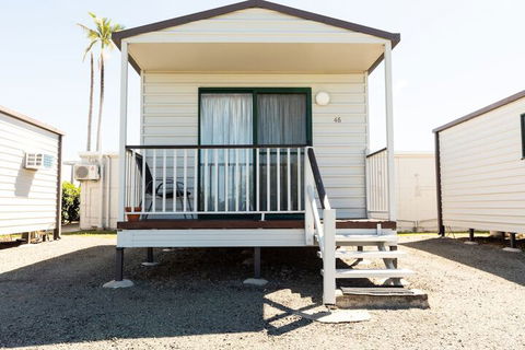 Hotel Settlers - Accommodation Gladstone 2