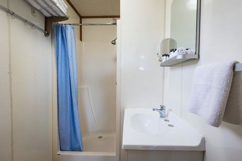 Hotel Settlers - Accommodation Gladstone 7