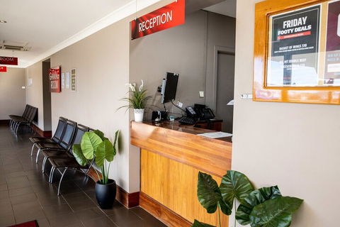 Hotel Settlers - Accommodation Gladstone 5