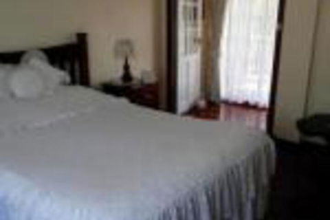 The Hideaway Luxury B & B Retreat - Accommodation Gladstone 0