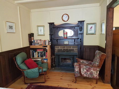 Stringers Cottage - Accommodation Gladstone 2