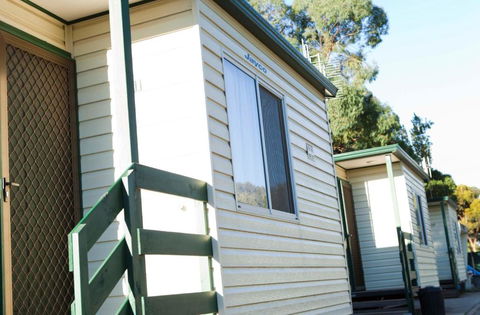 Strayleaves Caravan Park - Accommodation Gladstone 2