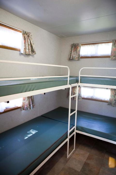 Strayleaves Caravan Park - Accommodation Gladstone 6