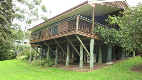 Ravensbourne Escape Cedar Lodge - Accommodation Gladstone 2