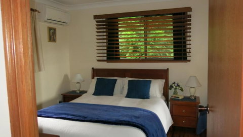 Ravensbourne Escape Cedar Lodge - Accommodation Gladstone 3