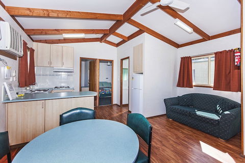 Naracoorte Holiday Park - Accommodation Gladstone 0