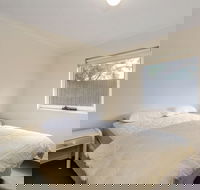 Two Bays Apartments - Accommodation Gladstone
