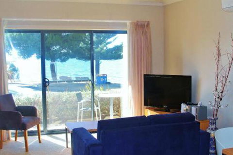 Pier Number 10 - Accommodation Gladstone 6