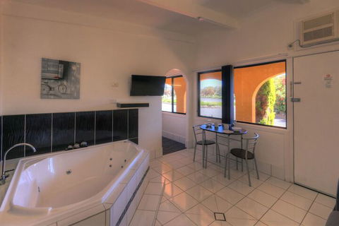 Twin Swans Motel - Accommodation Gladstone 7
