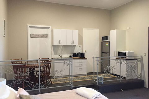 Fairway Manor Accommodation - Accommodation Gladstone 5