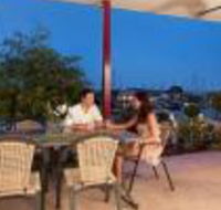La Marina Waterfront Villa - Accommodation Gladstone